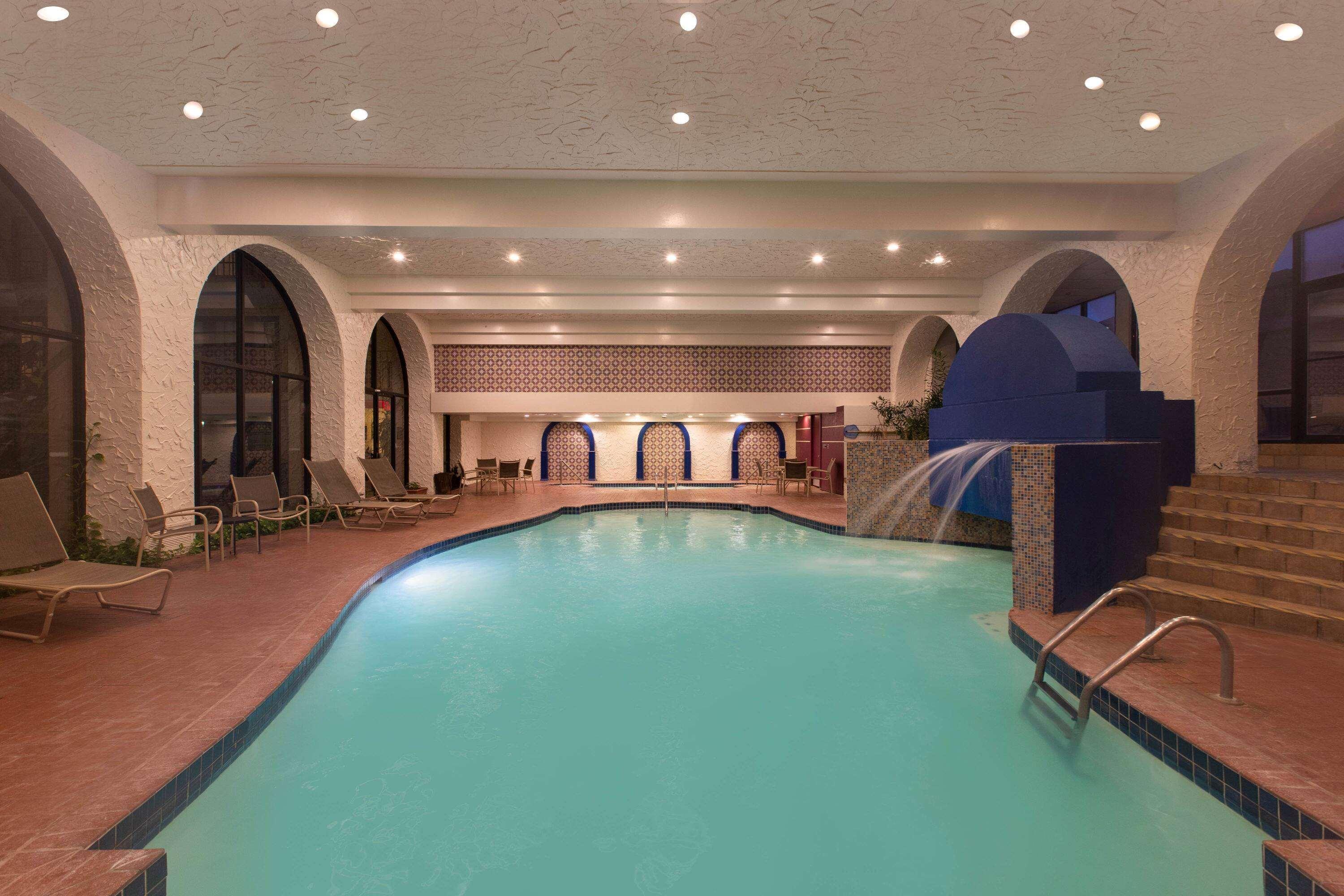 אומהה Aksarben Suites Trademark Collection By Wyndham מראה חיצוני תמונה