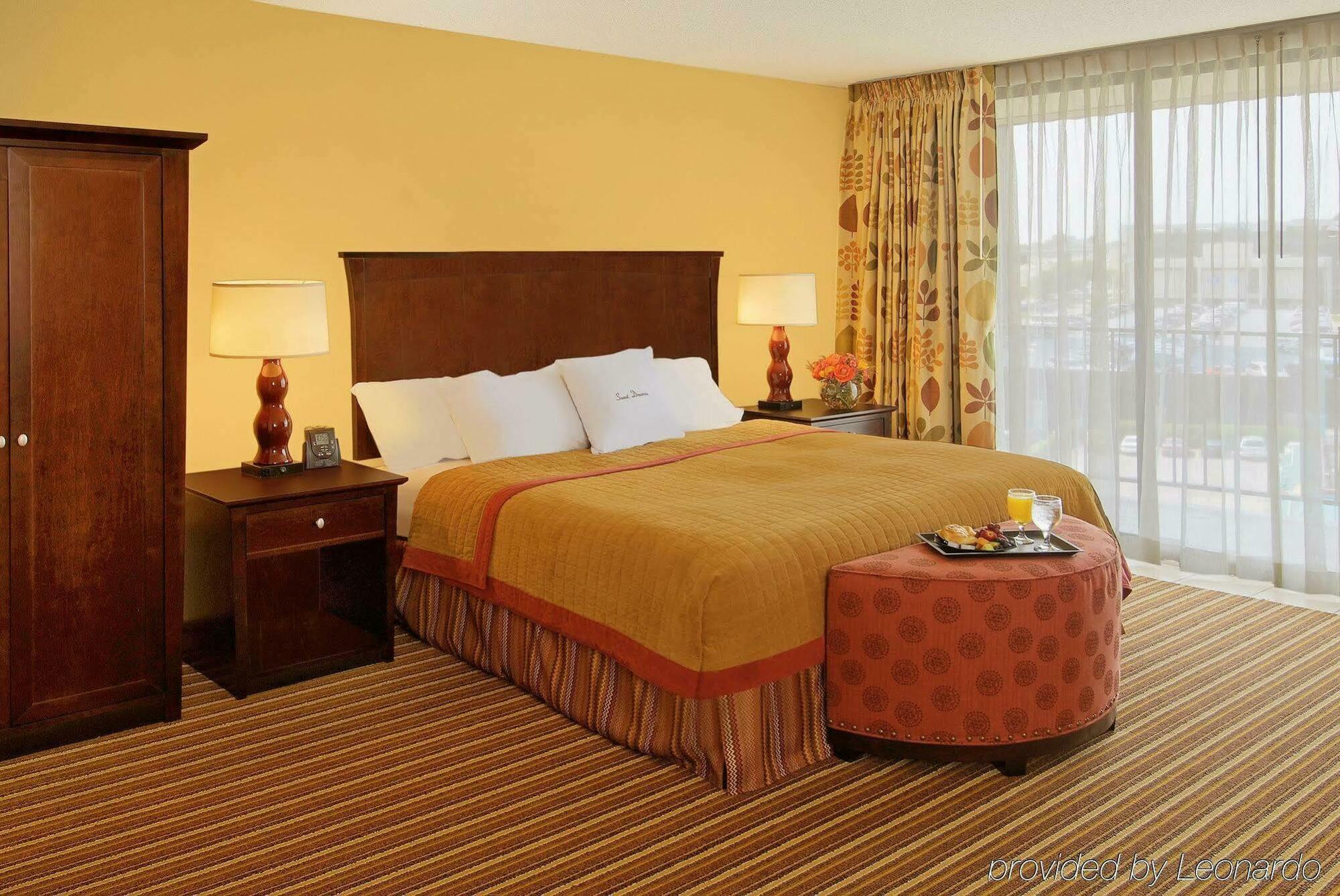 אומהה Aksarben Suites Trademark Collection By Wyndham מראה חיצוני תמונה