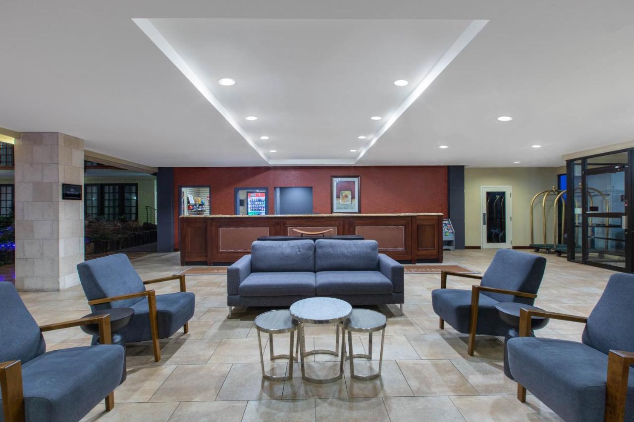 אומהה Aksarben Suites Trademark Collection By Wyndham מראה חיצוני תמונה